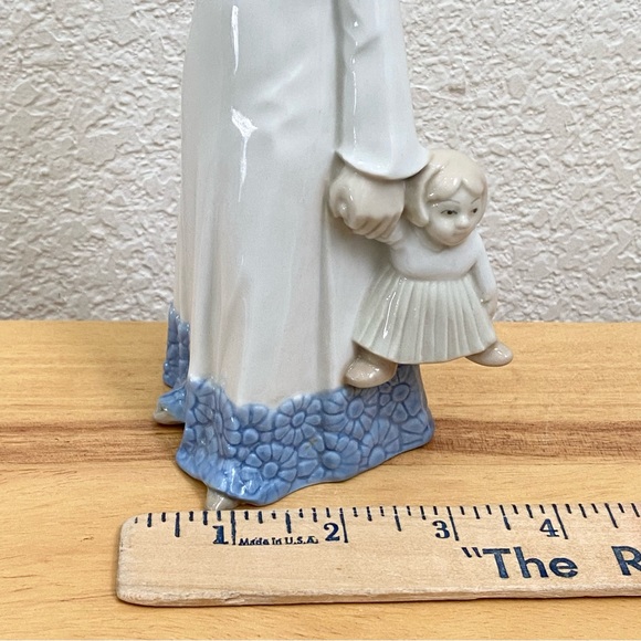 Vintage D’ART S.A. Blue/White Porcelain Sleepy Girl Holding Teddy Bear Figurine - Picture 10 of 15